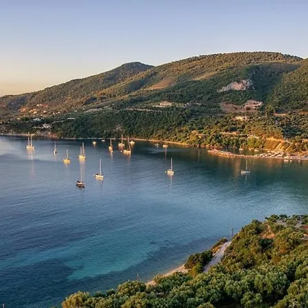 Athenea Villas, Private Pools & Gardens 빌라 Keri