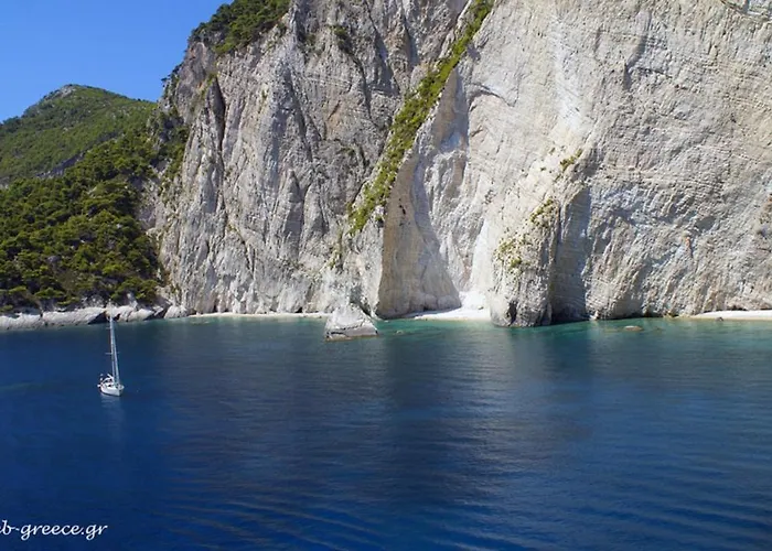 Athenea Villas, Private Pools & Gardens Keri