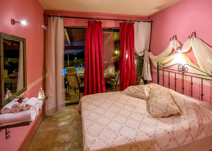 Athenea Villas, Private Pools & Gardens * Keri