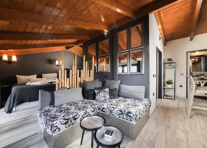 Athenea Villas, Private Pools & Gardens 빌라 Keri