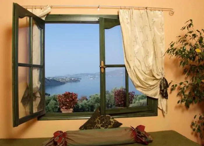 Athenea Villas, Private Pools & Gardens Keri