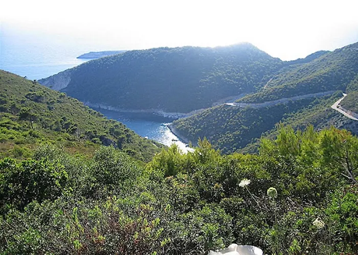 Athenea Villas, Private Pools & Gardens Villa Kerí