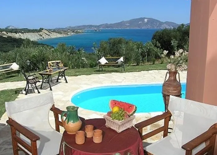 Athenea Villas, Private Pools & Gardens 빌라 Keri