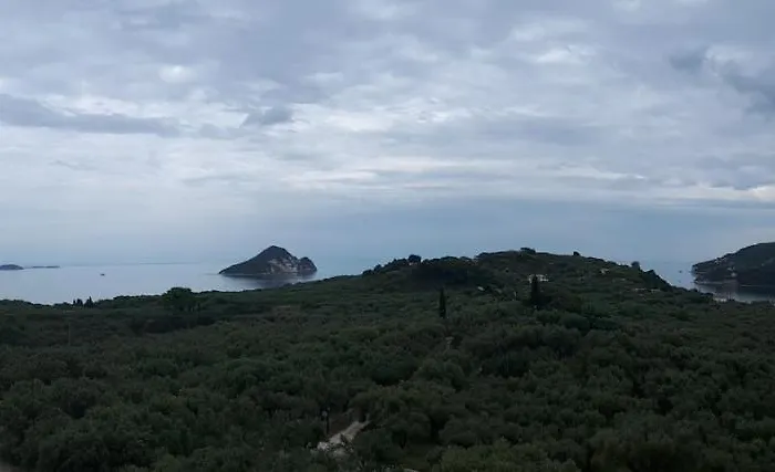 Athenea Villas, Private Pools & Gardens Keri